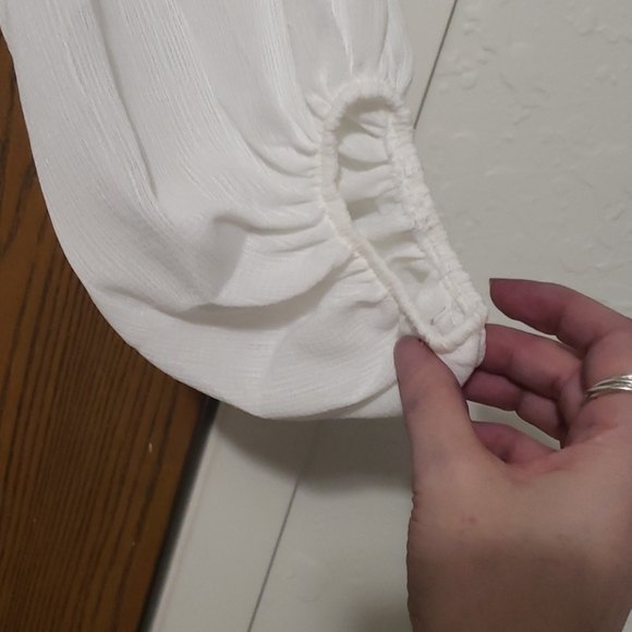 2 Left New boutique lace blouse - Picture 6 of 9